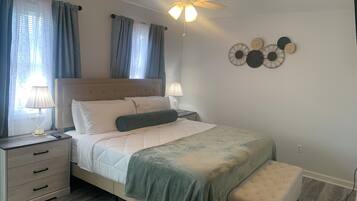 3 quartos, cofres nos quartos, ferros/tábuas de passar roupa