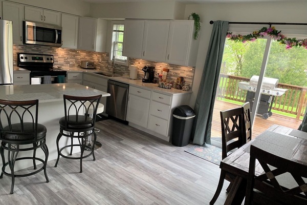 Kjøleskap, mikrobølgeovn, ovn og kokeplater