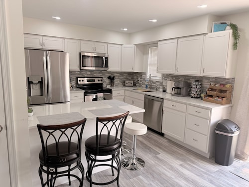 Located right at the center of Elizabethtown , Lancaster, York and Hershey park.