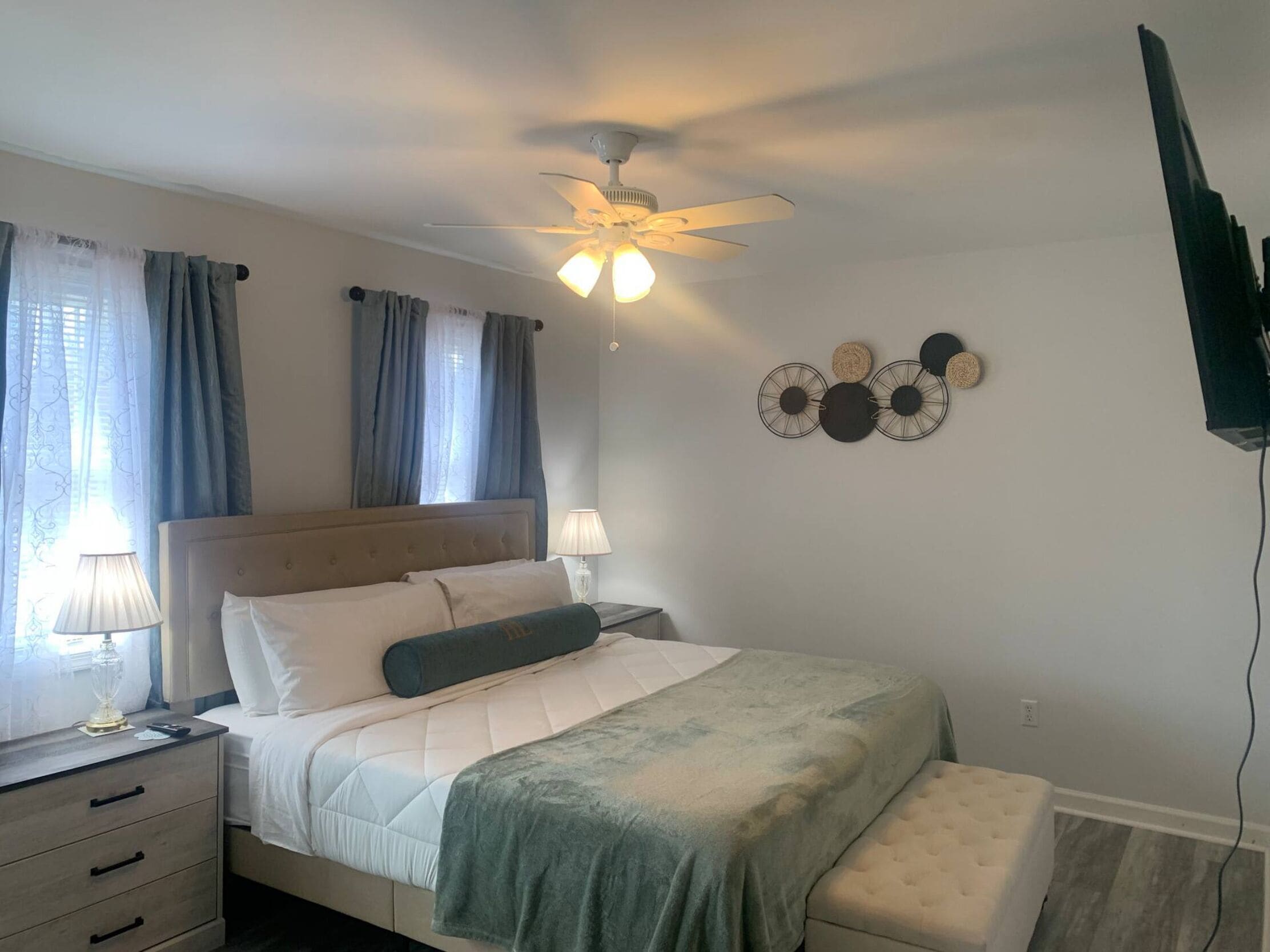 3 bedrooms, in-room safe, iron/ironing board, free WiFi