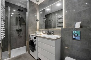 Hårføner og håndklær