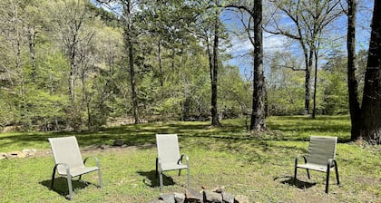 Peaceful cabin steps away from the creek, convenient access to ATV trails!