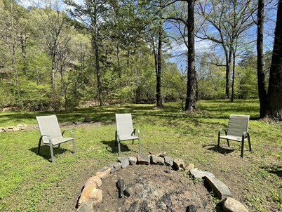 Peaceful cabin steps away from the creek, convenient access to ATV trails!