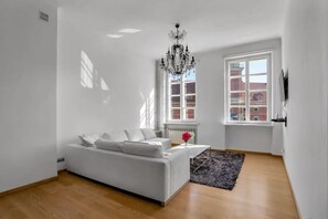 Smart TV - Warsaw Castle Apartments - Old Town, Castle View by Rentujemy (Warszawa)