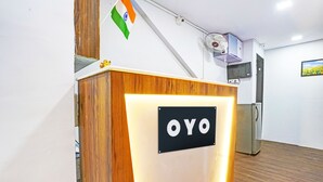 Reception - OYO Hotel Metro House (Mumbai)