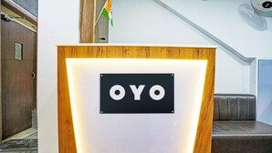Reception - OYO Hotel Metro House (Mumbai)