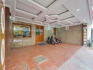 Parking - OYO Park Royal (Chennai)