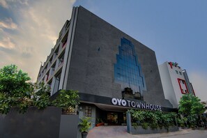 Exterior - OYO Townhouse PEARL REGENCY (Hyderabad)