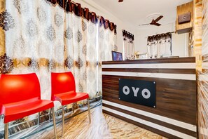 Reception - OYO HOTEL ORANGE (Visakhapatnam)