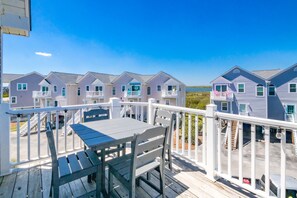 Outdoor dining - Followin' The Son Too - 3 BR in Calinda Cay; Comm. Pool & Ocean Views (North Topsail Beach)