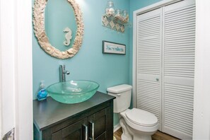 Shower - Followin' The Son Too - 3 BR in Calinda Cay; Comm. Pool & Ocean Views (North Topsail Beach)