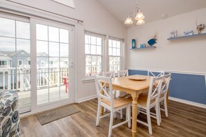 Dining - Followin' The Son Too - 3 BR in Calinda Cay; Comm. Pool & Ocean Views (North Topsail Beach)