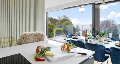 Luxury & comfort with sea views, Cinema room & gym