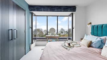 4 bedrooms, iron/ironing board, travel crib, free WiFi