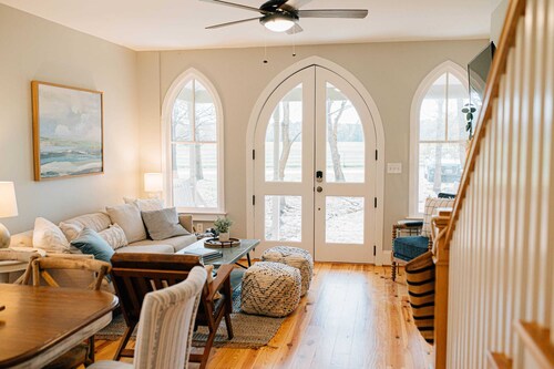 Retreat to Fairytale Cottage with Pool, Kayak