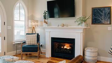 Télévision, cheminée