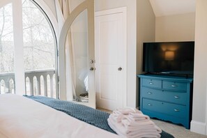 3 bedrooms, iron/ironing board, travel cot, WiFi