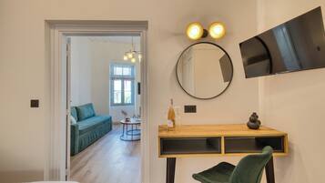 客房内保险箱、办公桌、熨斗/熨衣板、免费 WiFi