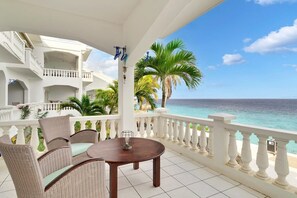 Property grounds - Belmar Oceanfront Apartment 14 with panoramic views single-level living and park (Kralendijk)