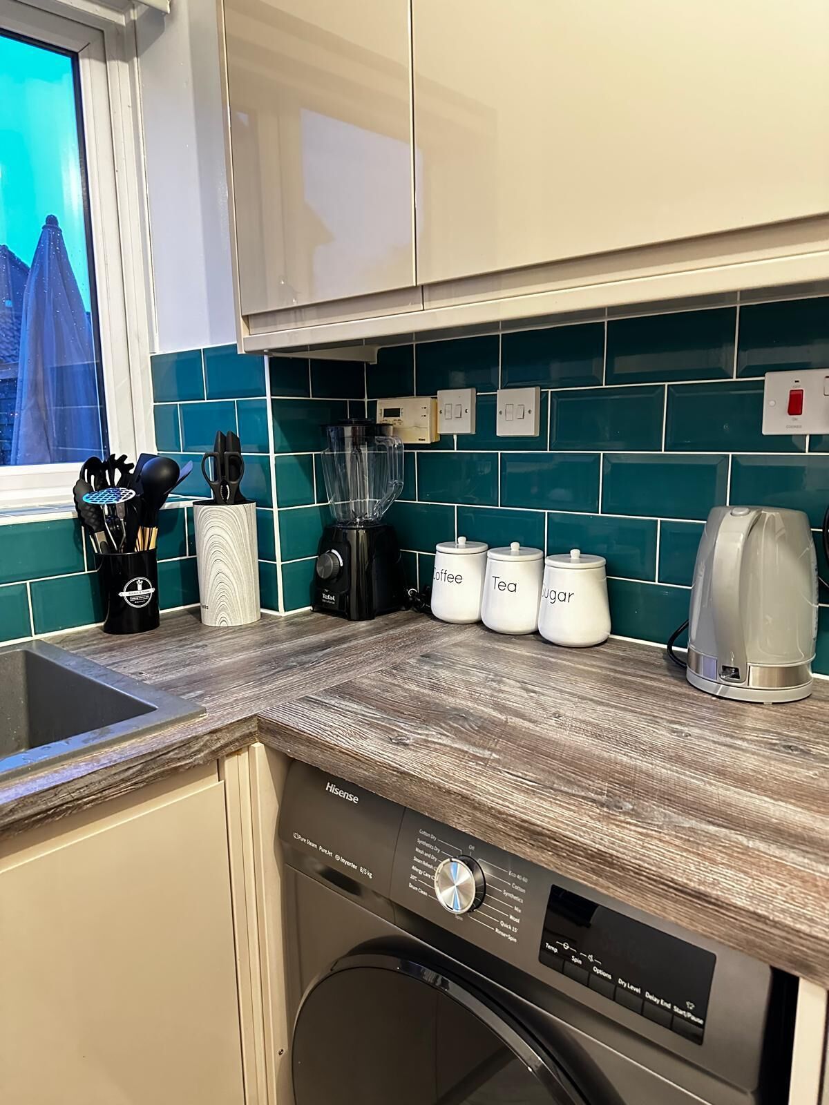 House | Private kitchen | Fridge, microwave, oven, stovetop