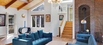 Stylistic Home and Easy Walk to the Beach!