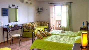 Basic Triple Room | Free WiFi