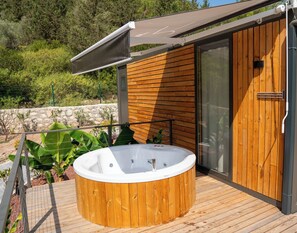 Deluxe kamer, uitzicht op bergen | Geluiddichte muren, beddengoed