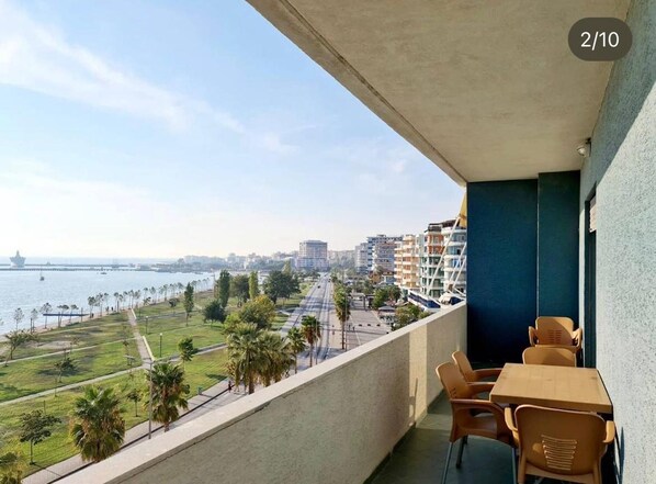 Apartment | Outdoor dining