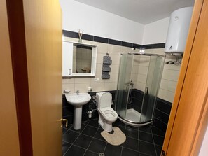 Departamento | Baño | Regadera y toallas