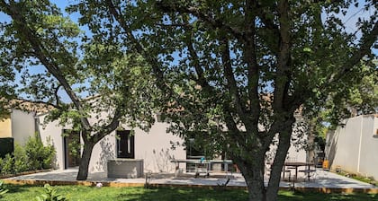20 min d'Avignon - Villa "Les ChĂȘnes" 4 chambres - 12 personnes maximum.
