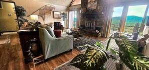 Fernseher, DVD-Player, Arbeitsbereiche