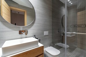 Standard Studio | Bathroom