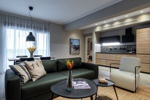 Departamento, 2 habitaciones | Área de sala de estar | Televisión