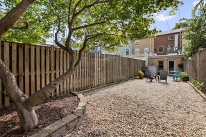 House | 2 bedrooms - Fells Point Fenced in Yard Weber Gas Grill (Baltimore)