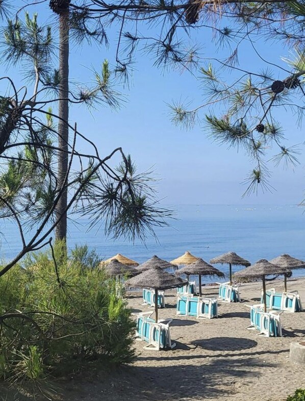 On the beach - Sea Breeze Retreat - Golf Getaway (Casares del Mar)