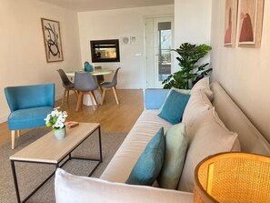 TV, stereo - Sea Breeze Retreat - Golf Getaway (Casares del Mar)