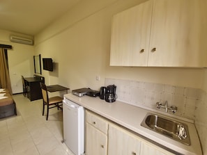 Mini-fridge, stovetop, toaster, cookware/dishes/utensils