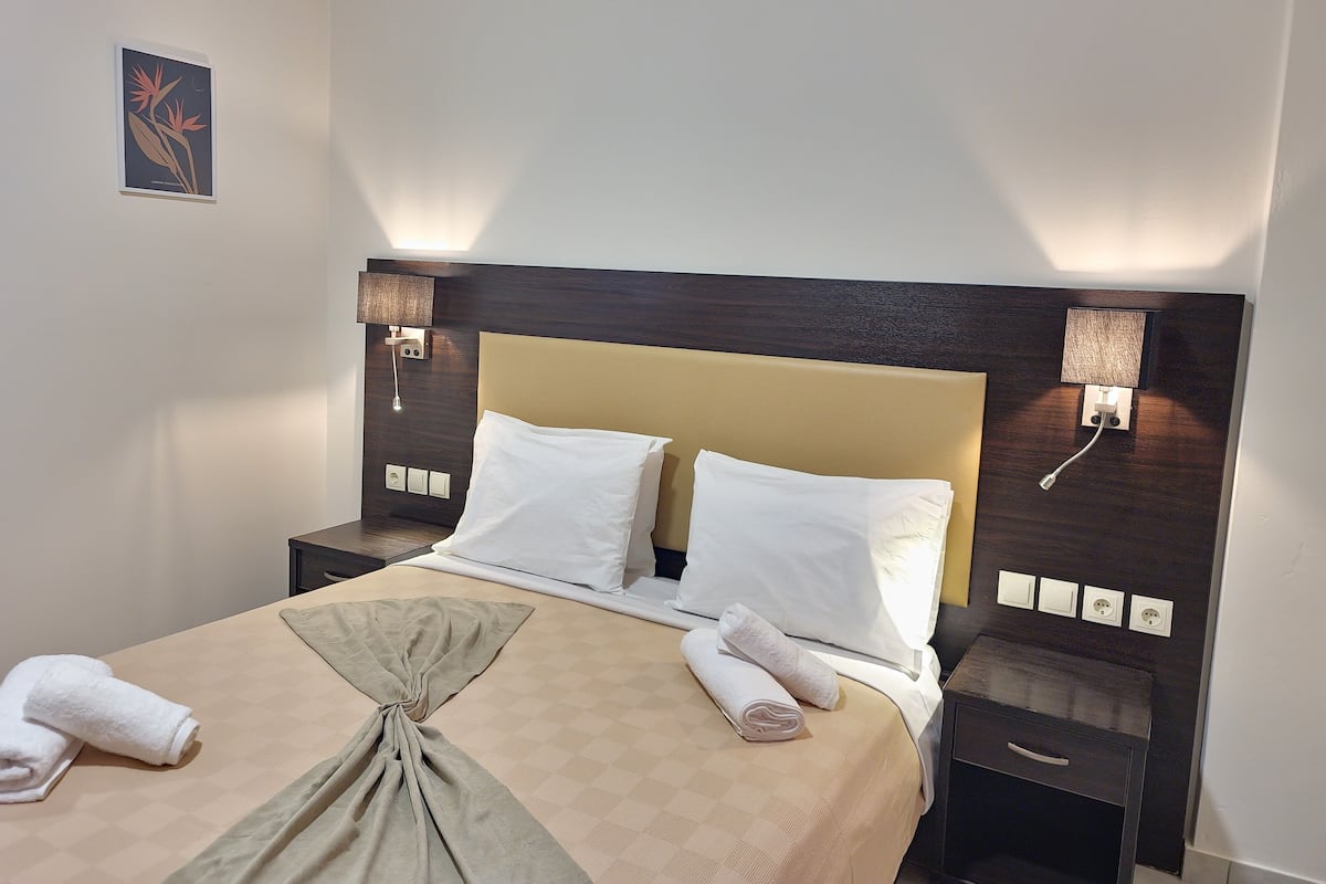 Standard Apartment | In-room safe, iron/ironing board, WiFi (free)