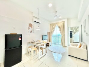 Living area - Plaza Kelana Jaya by Sleepy Bear (Petaling Jaya)