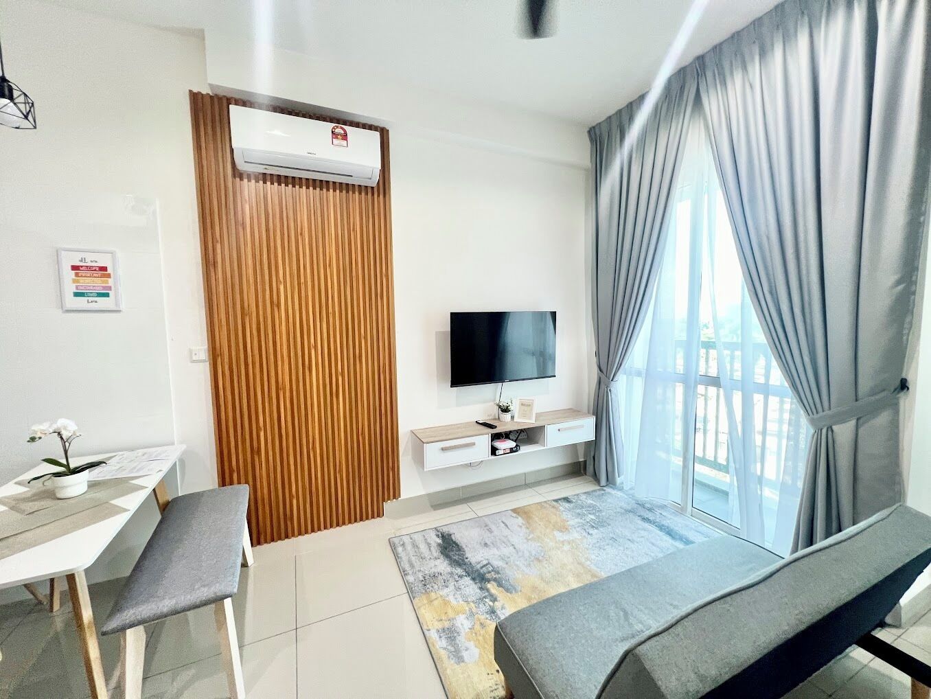 City Apartment | Living area