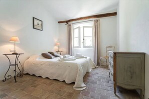 5 chambres, fer et planche à repasser, lit parapluie, Wi-Fi gratuit