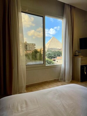 View from room - Cleopatra Tower Pyramids Hotel (Giza)