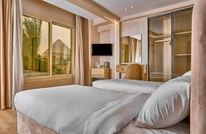 Premium bedding, down duvets, minibar, free WiFi - Cleopatra Tower Pyramids Hotel (Giza)