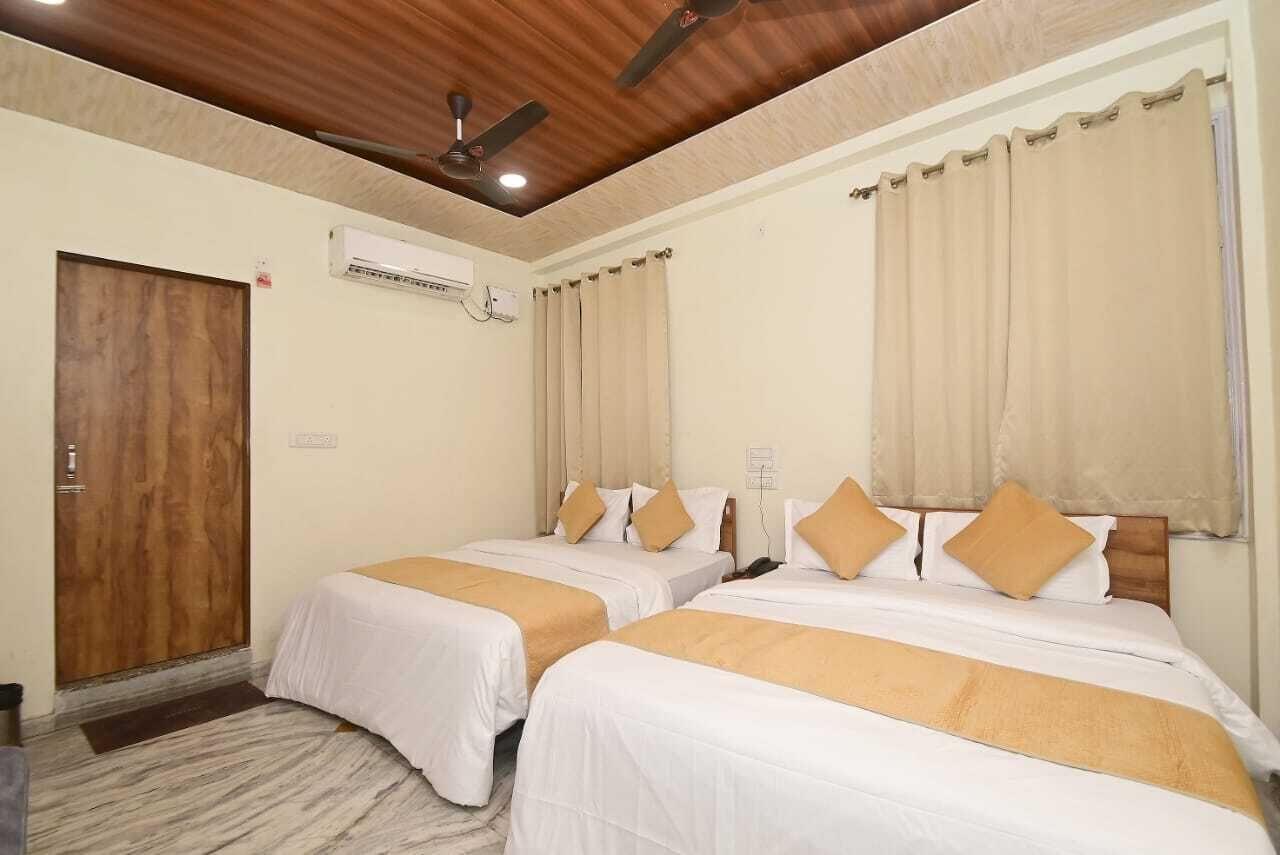Family Room, 2 Double Beds | Blackout curtains, free WiFi, bed sheets