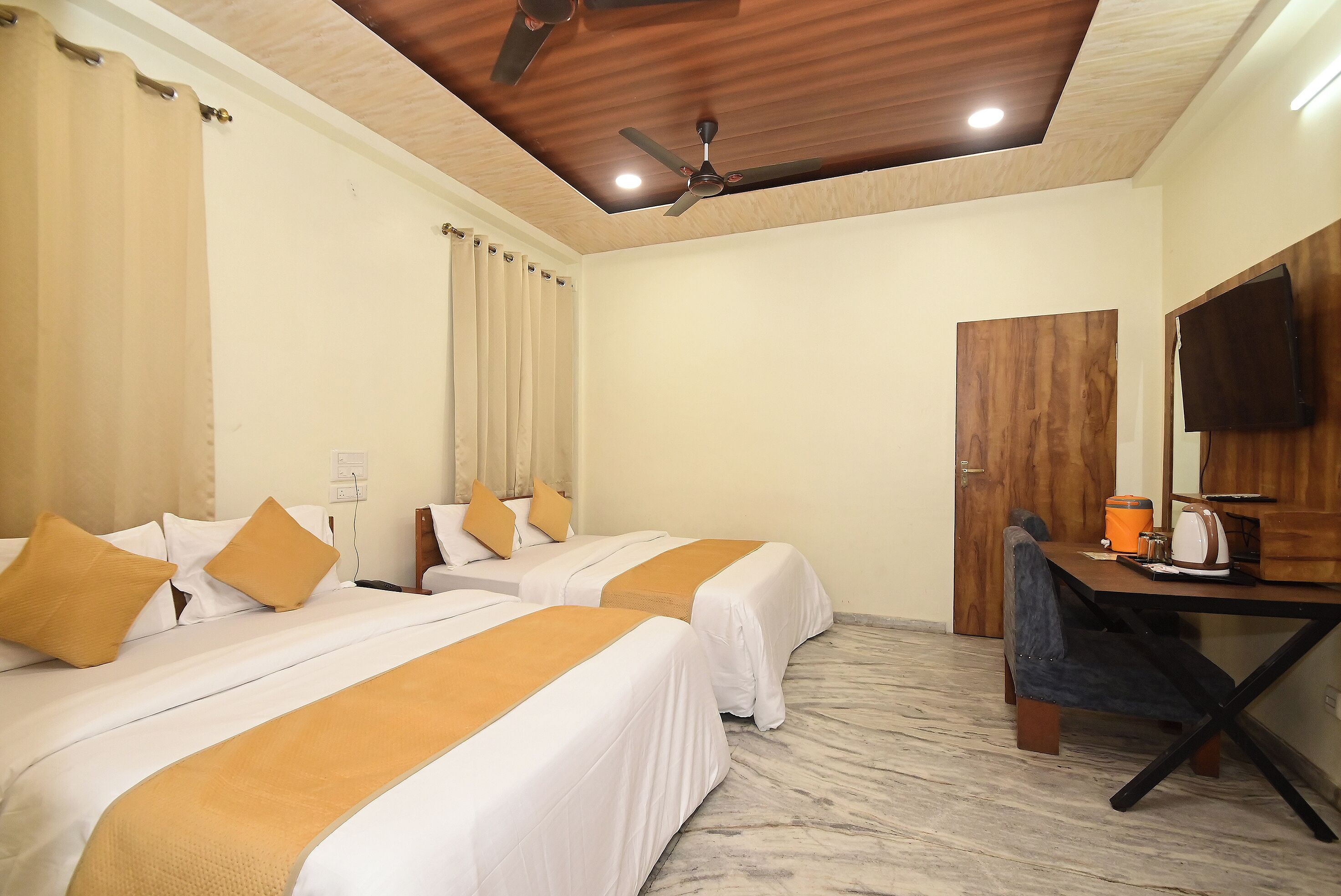 Family Room | Blackout curtains, free WiFi, bed sheets