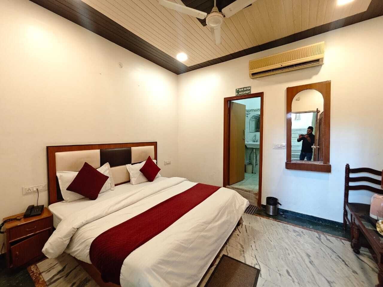 Family Room | Blackout curtains, free WiFi, bed sheets