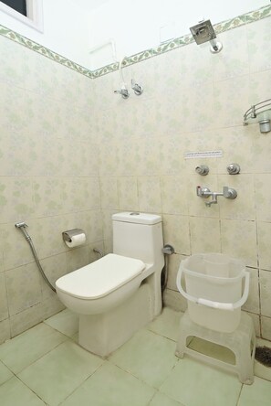 Family Triple Room | Bathroom