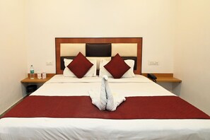 Blackout curtains, free WiFi, bed sheets - Hotel Paradise Continental (Jaipur)