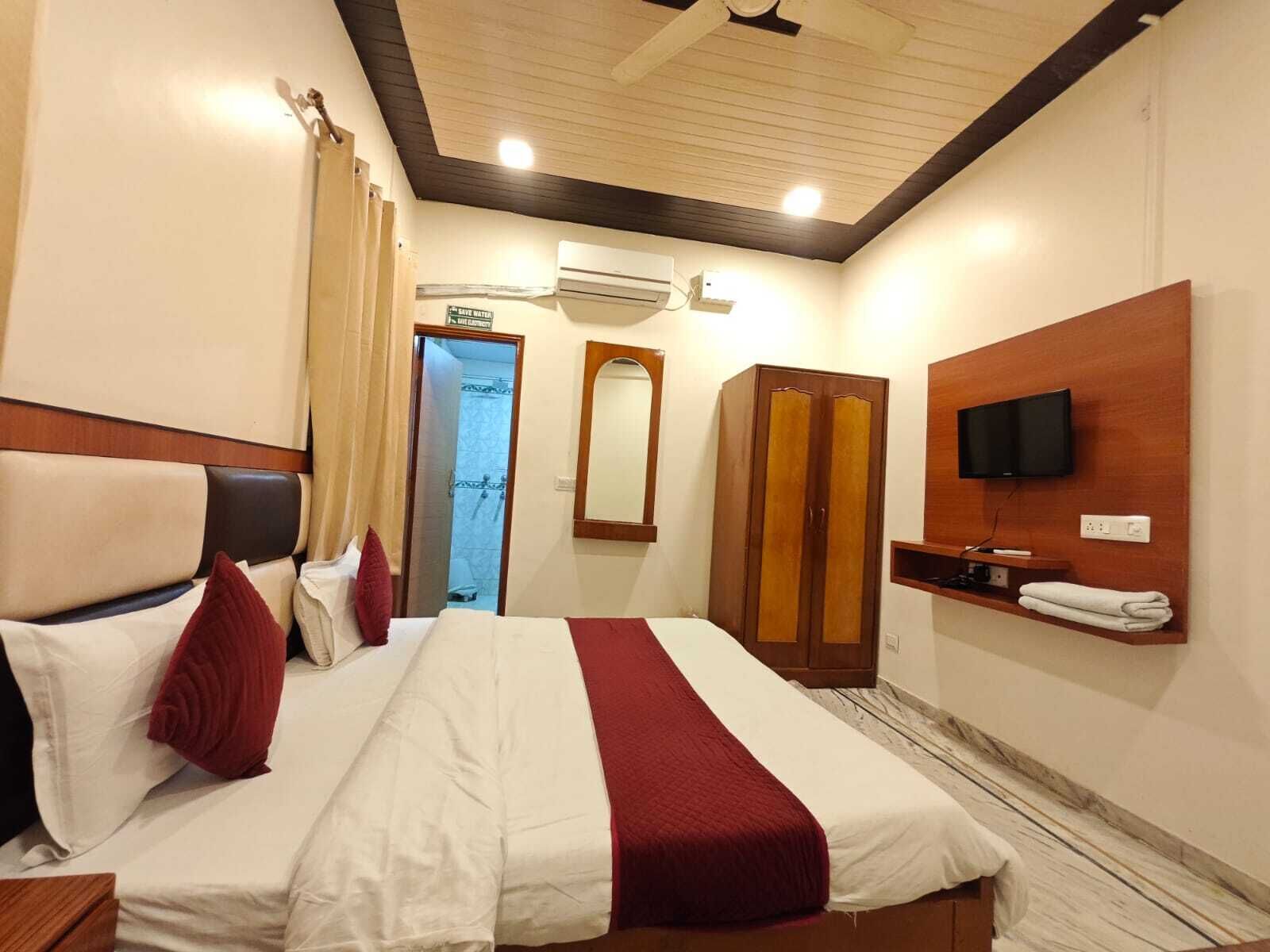Super Deluxe Room | Blackout curtains, free WiFi, bed sheets
