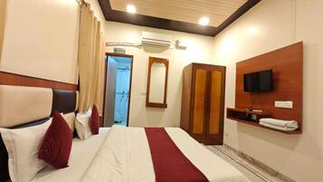 Blackout curtains, free WiFi, bed sheets